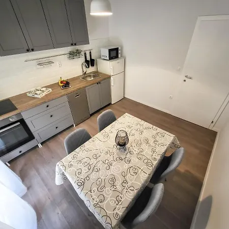Apartment Violet